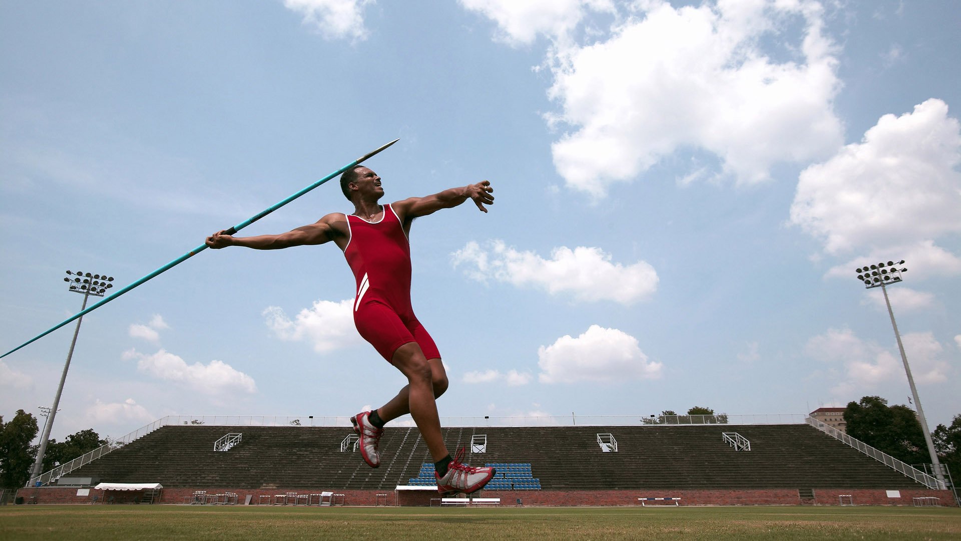 “尼古拉斯·桑特基的强势进攻与精准控制，带领阿根廷美洲狮队走向全球舞台”